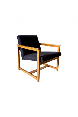 Oak armchair produced in 1974 by the cooperative Sculpture and Artistic Carpentry in Poznań